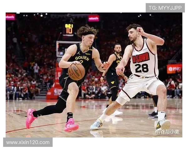 库里与波杰姆斯基 WNBA 赛场温情互动：师徒对话点燃跨界篮球热情(1)